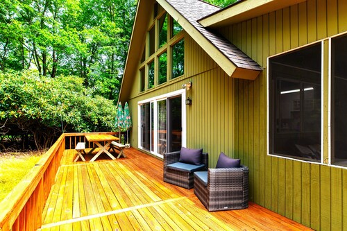 Hidden Gem by Lake Naomi Your Poconos family escape.