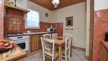 Réfrigérateur, four, plaque de cuisson, lave-vaisselle