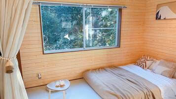 2 bedrooms, desk, free WiFi, bed sheets