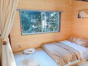 2 soverom, skrivebord, wi-fi (inkludert) og sengetøy