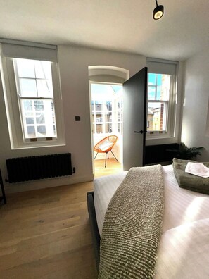 3 bedrooms, WiFi - Newly Refurbished w/ River Views (Greater London)