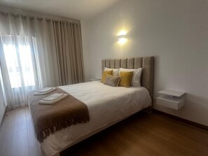 2 室のベッドルーム、WiFi