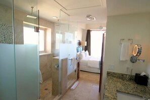 Shower, jetted bath, hair dryer, towels - PENTHOUSE 7022 BEST OCEAN VIEW ON MEDANO BEACH (Cabo San Lucas)