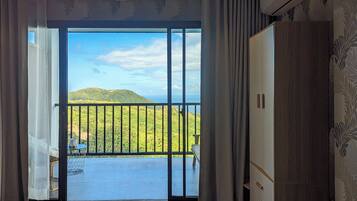 Deluxe Twin Room, Sea View | Free WiFi