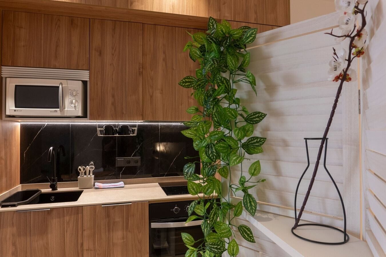 Kjøleskap, mikrobølgeovn, ovn og oppvaskmaskin