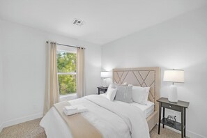 3 bedrooms, desk, iron/ironing board, free WiFi