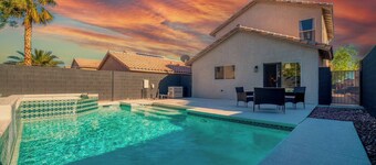 Luxurious 3BR Villa-Near Strip,Hot Spa&Pool, Gazebo, BBQ & Game Room