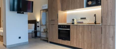 Desk, iron/ironing board, travel cot, WiFi