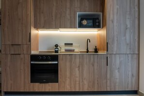 Fridge, microwave, oven, coffee/tea maker