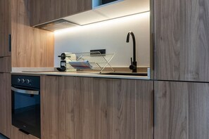 Fridge, microwave, oven, coffee/tea maker