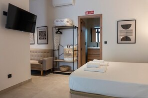 Desk, iron/ironing board, travel crib, WiFi - VLC HOST - Zapadores D (Valencia)
