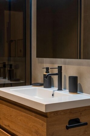 Hårtork och handdukar