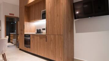 Fridge, microwave, oven, coffee/tea maker