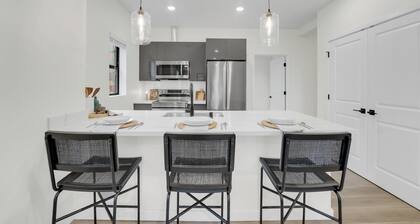 New Construction Charming 2-bedroom apartment with AC, WiFi in Lakewood