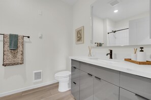 Towels, soap, shampoo, toilet paper