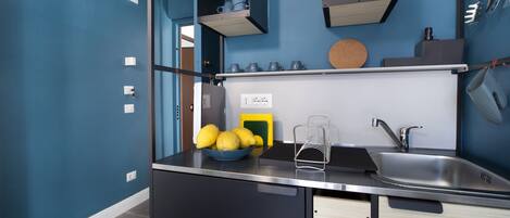 Coffee/tea maker, fridge, electric kettle, toaster