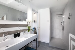 Shower, hair dryer, towels - Design flat - Pesce (Piano di Sorrento)