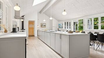 Réfrigérateur, micro-ondes, lave-vaisselle