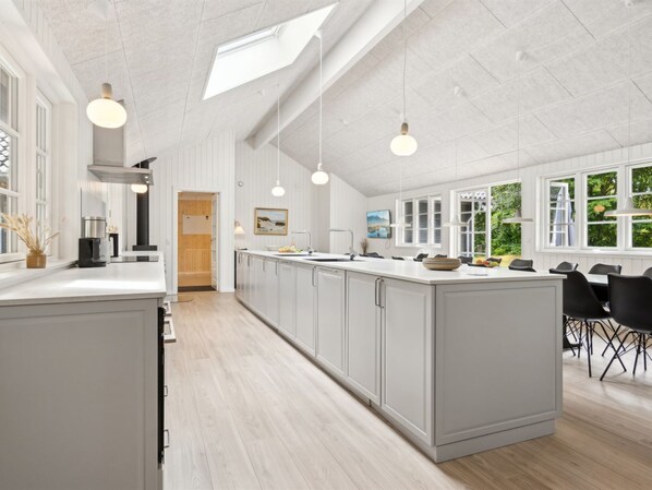 Fridge, microwave, dishwasher, cookware/dishes/utensils