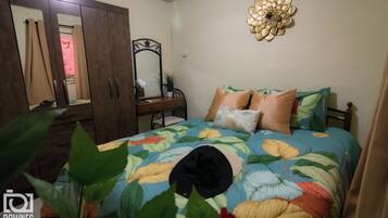 2 bedrooms, iron/ironing board, WiFi, bed sheets