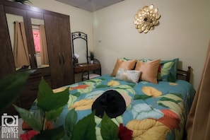 2 bedrooms, iron/ironing board, WiFi, bed sheets