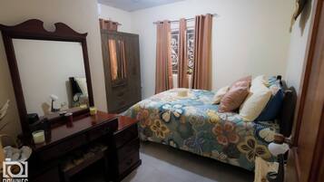 2 makuuhuonetta, silitysrauta/-lauta, Wi-Fi, vuodevaatteet