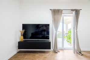 Interior - Luxury apt near beach w big terrace and sea view (Kastel Gomilica)