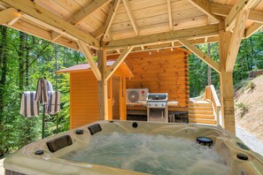 Bañera de hidromasaje al aire libre