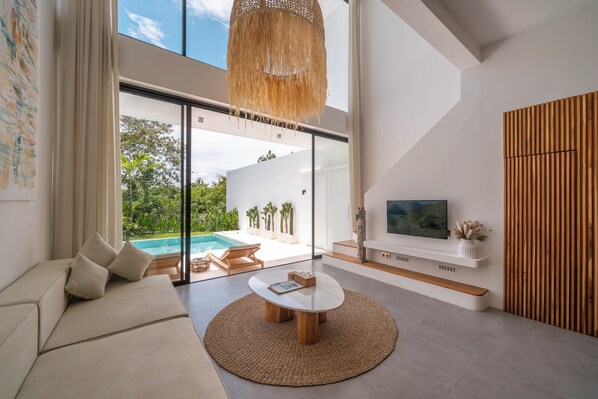 Villa Deluxe - 1 sovrum - utsikt mot poolen | Vardagsrum | Platt-tv