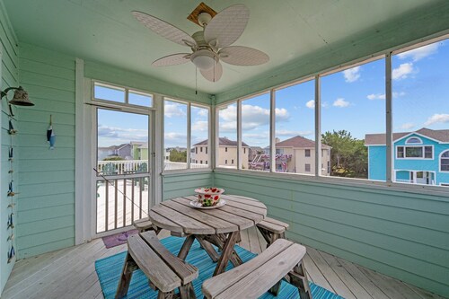 Searenity | 810 ft to the beach | Private Pool, Hot Tub, and Dog Friendly