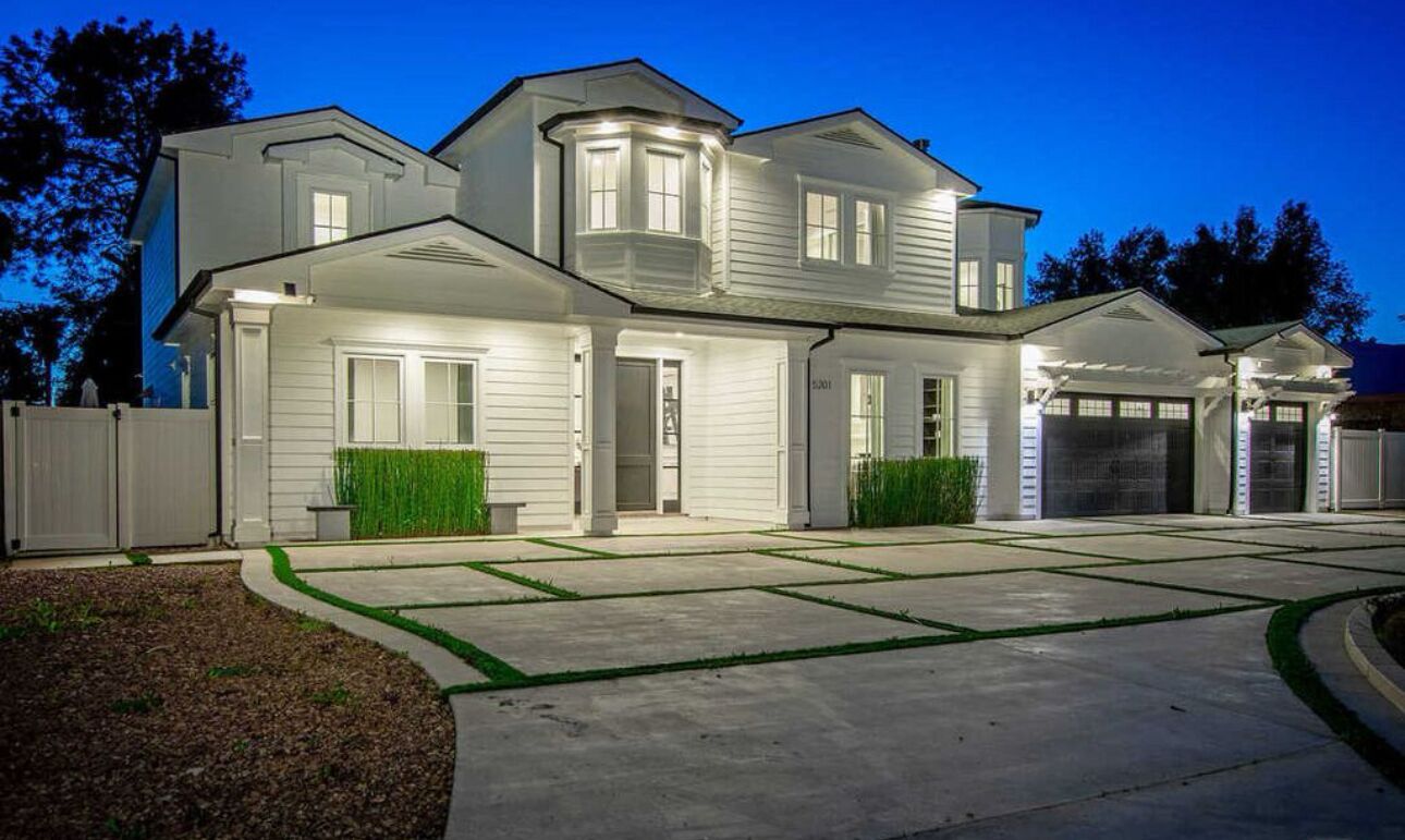 Estate with 5 bedrooms in charming Tarzana Los Angeles