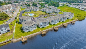 A residential area with apartment buildings, a swimming pool, and a waterfront. - Waterway Haven (North Myrtle Beach)