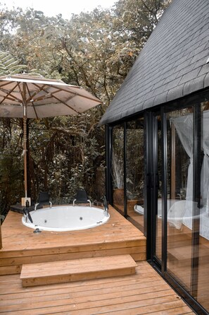 Deluxe Double Room, Mountain View | Free WiFi, bed sheets - Onirico Luxury (Medellín)