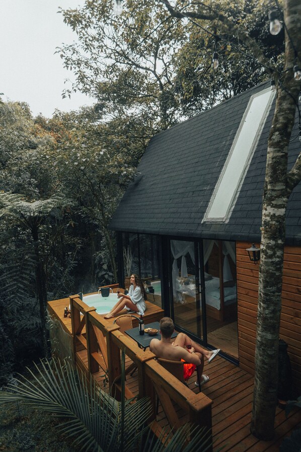 Deluxe Double Room, Mountain View | Free WiFi, bed sheets - Onirico Luxury (Medellín)