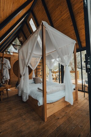 Deluxe Double Room, Mountain View | Free WiFi, bed sheets - Onirico Luxury (Medellín)