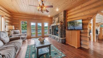 Smart TV, fireplace