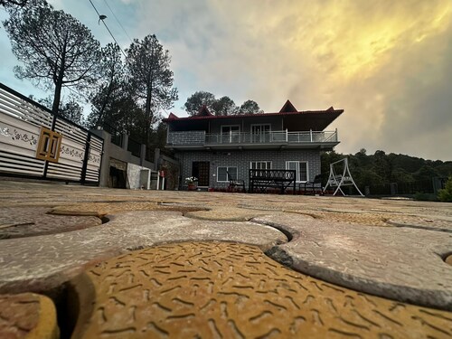 3-bedroom villa in pleasant Himalayan town Kausani, Uttarakhand, India with WiFi
