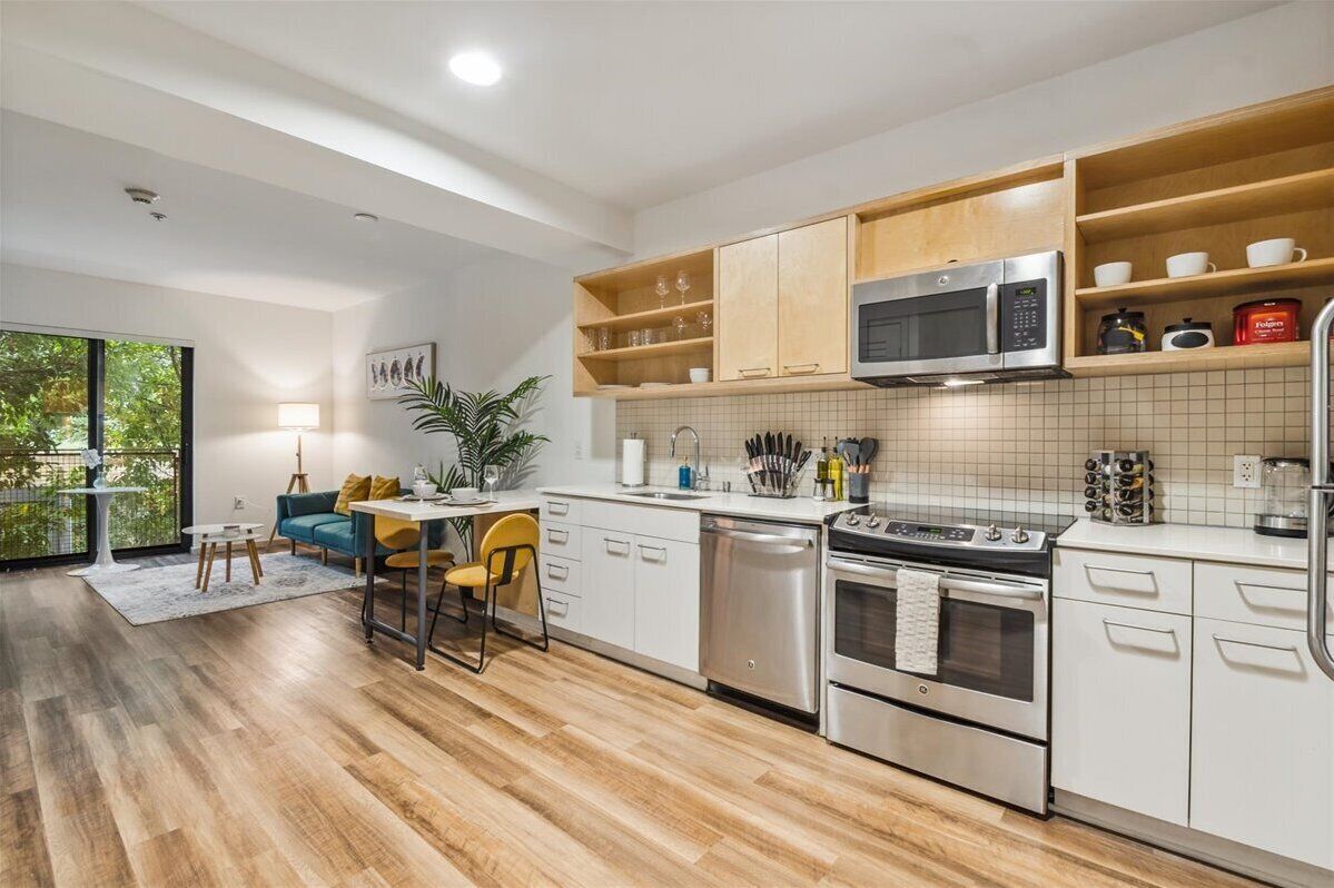 Cozy 1-bedroom apartment in welcoming Los Angeles with POOL, GYM & PARKING