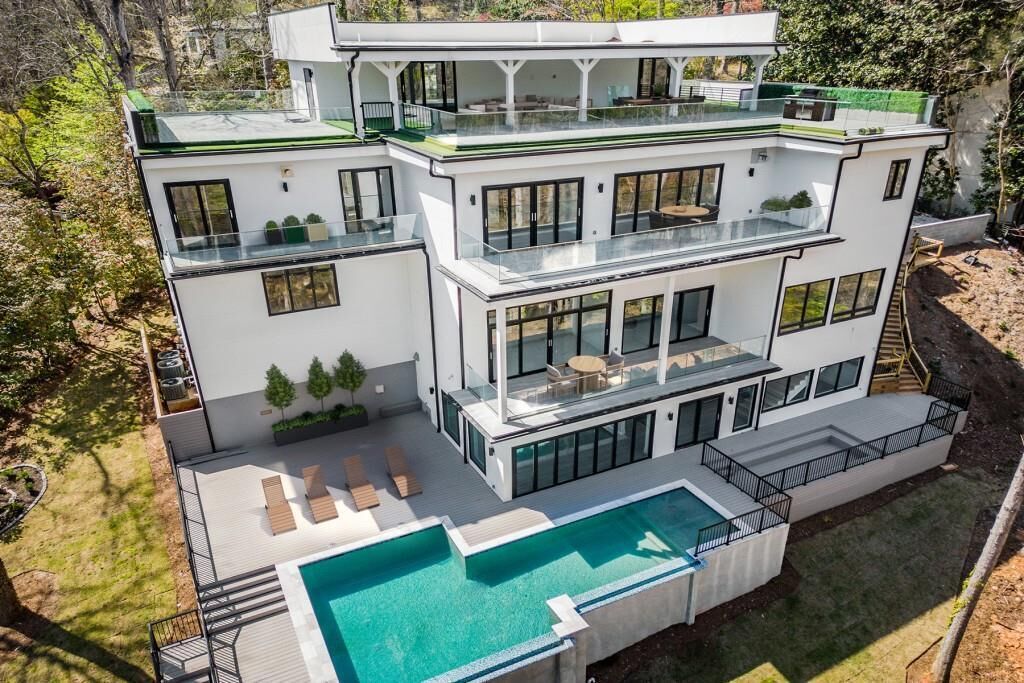 6BR/7.5BA The Pinnacle Residence