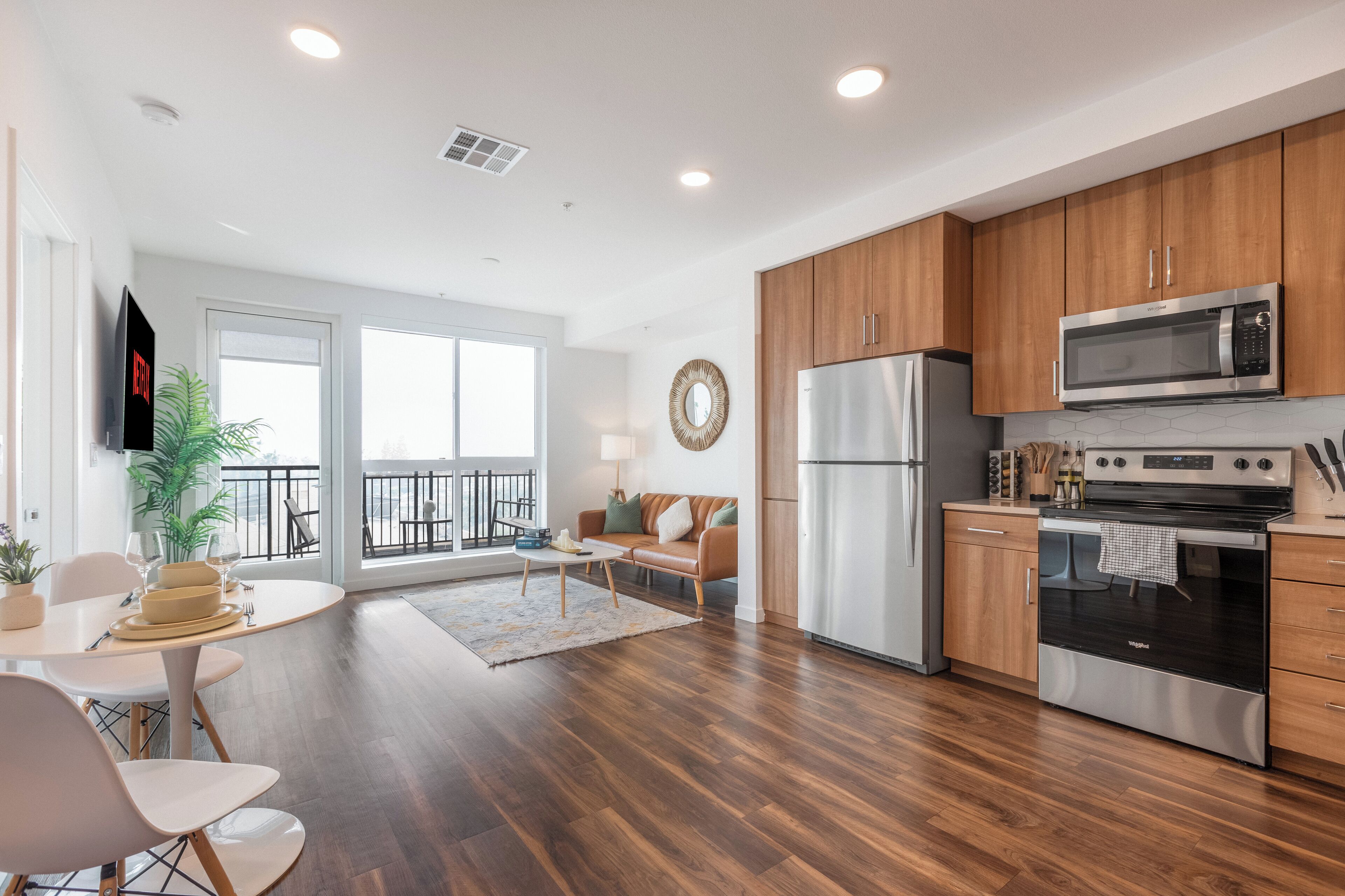 Cozy 1-bedroom apartment with POOL, GYM, PARKING in HOLLYWOOD 