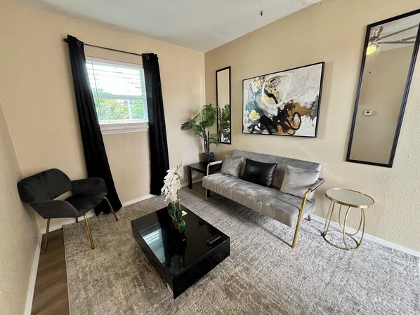 TV - Stadium Suite: 3 miles from AT&T & Globe Life Stadium  (Arlington)