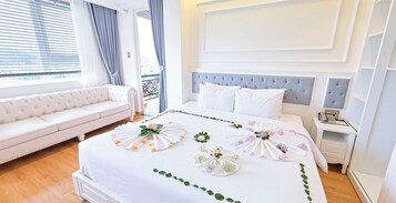 Suite, vistas a la ciudad | Minibar, escritorio, wifi gratis