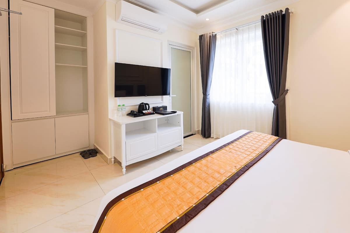 Superior Double or Twin Room | Minibar, desk, free WiFi