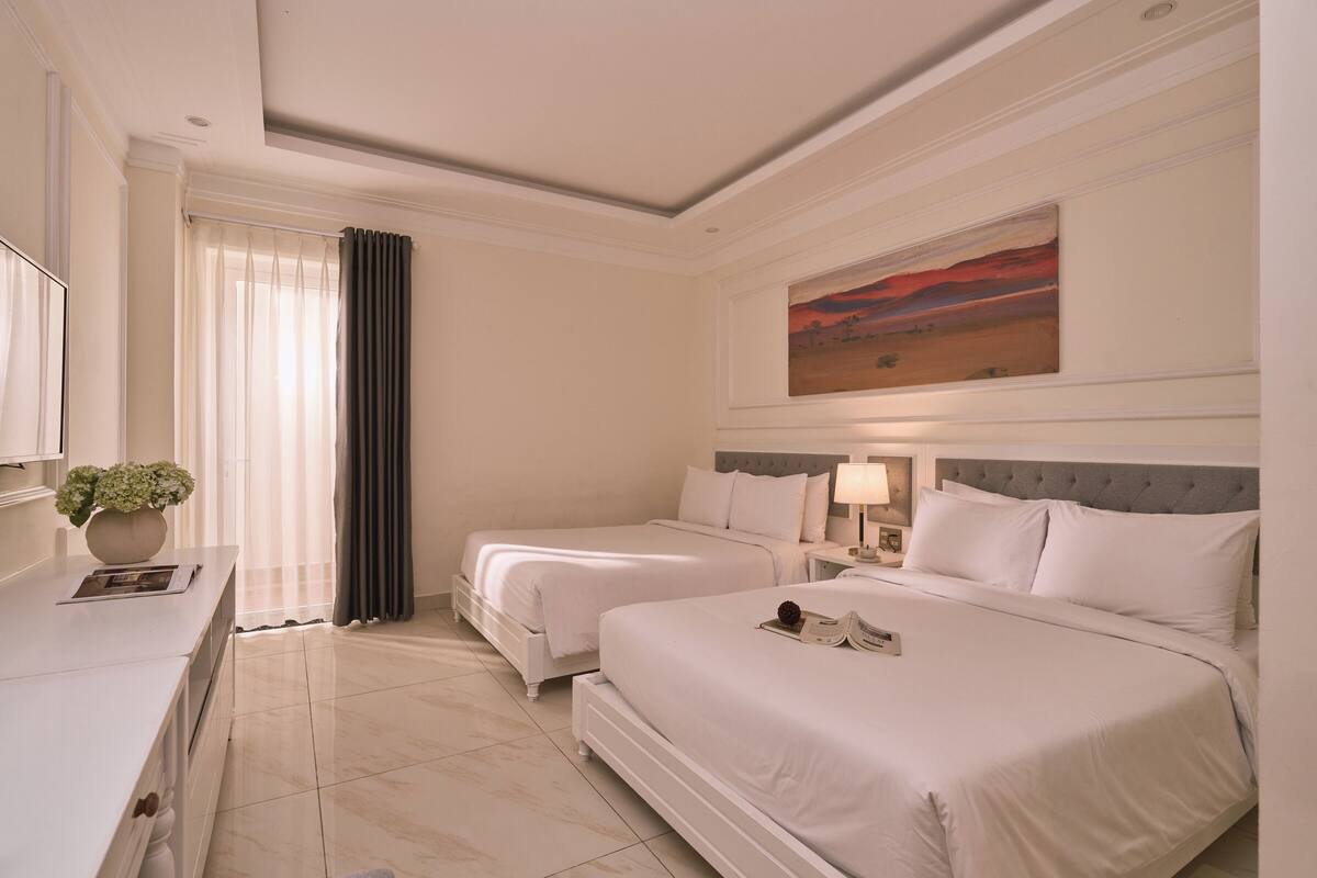 Minibar, escritorio y wifi gratis