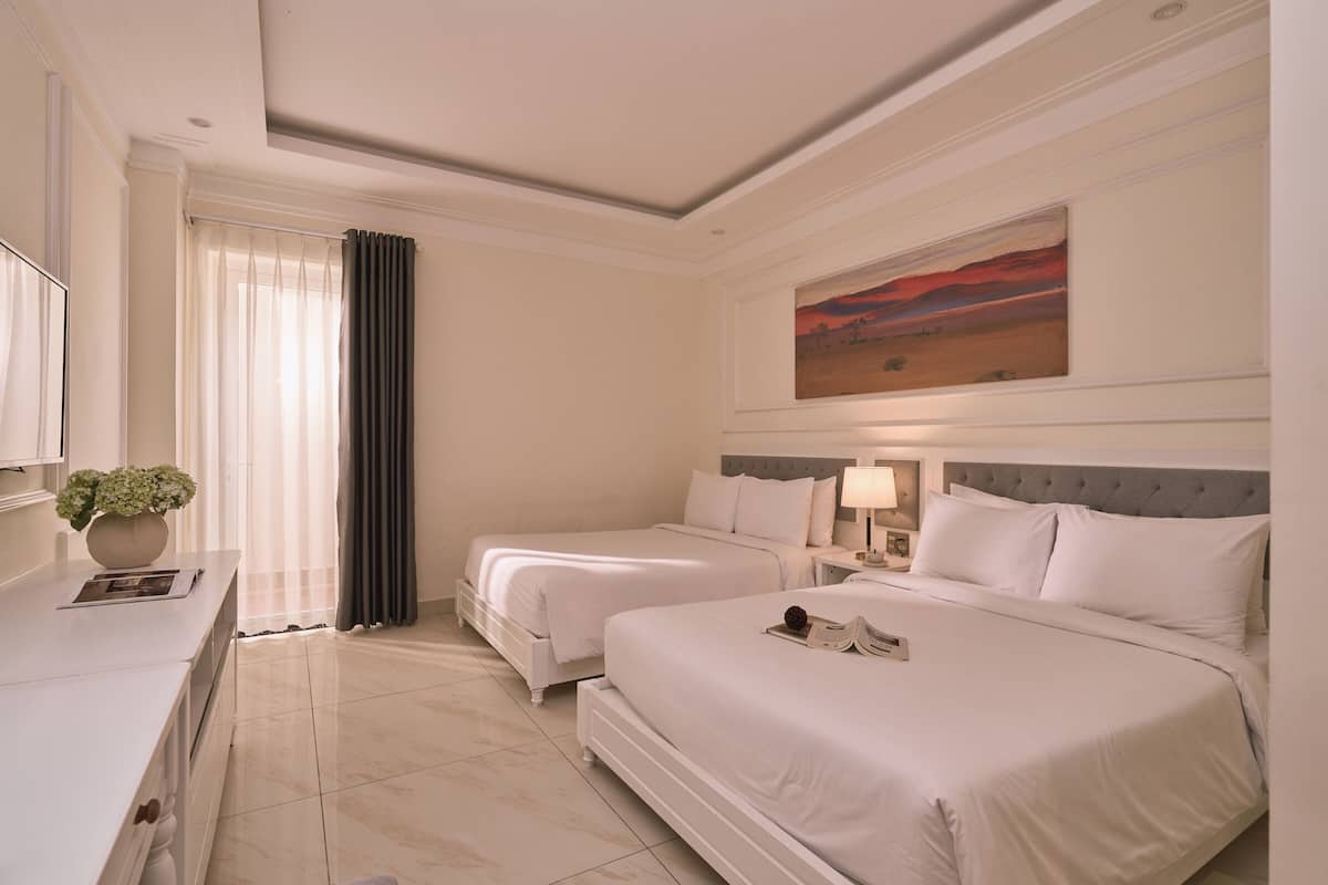 Minibar, desk, free WiFi