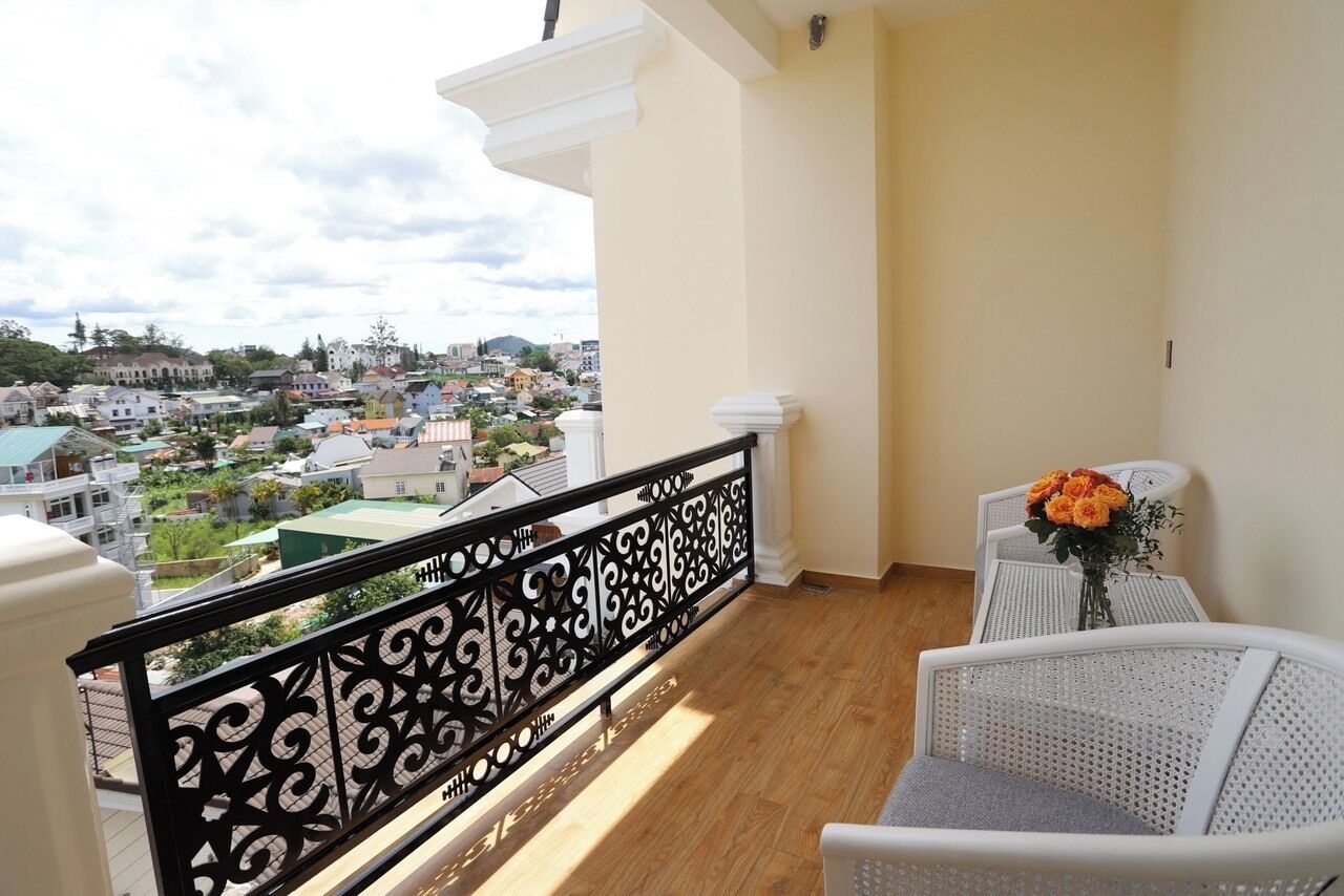 Suíte, vista para a cidade | Sacada