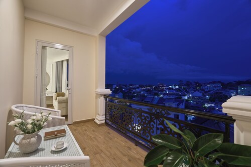 Nature Hotel - Pham Hong Thai