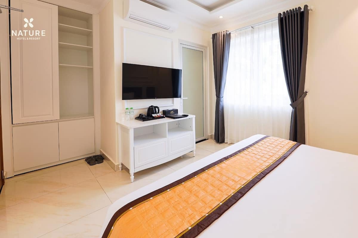 Habitación superior con 1 cama matrimonial o 2 individuales | Minibar, escritorio y wifi gratis