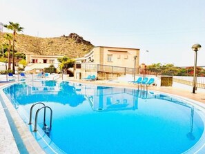 حمام سباحة