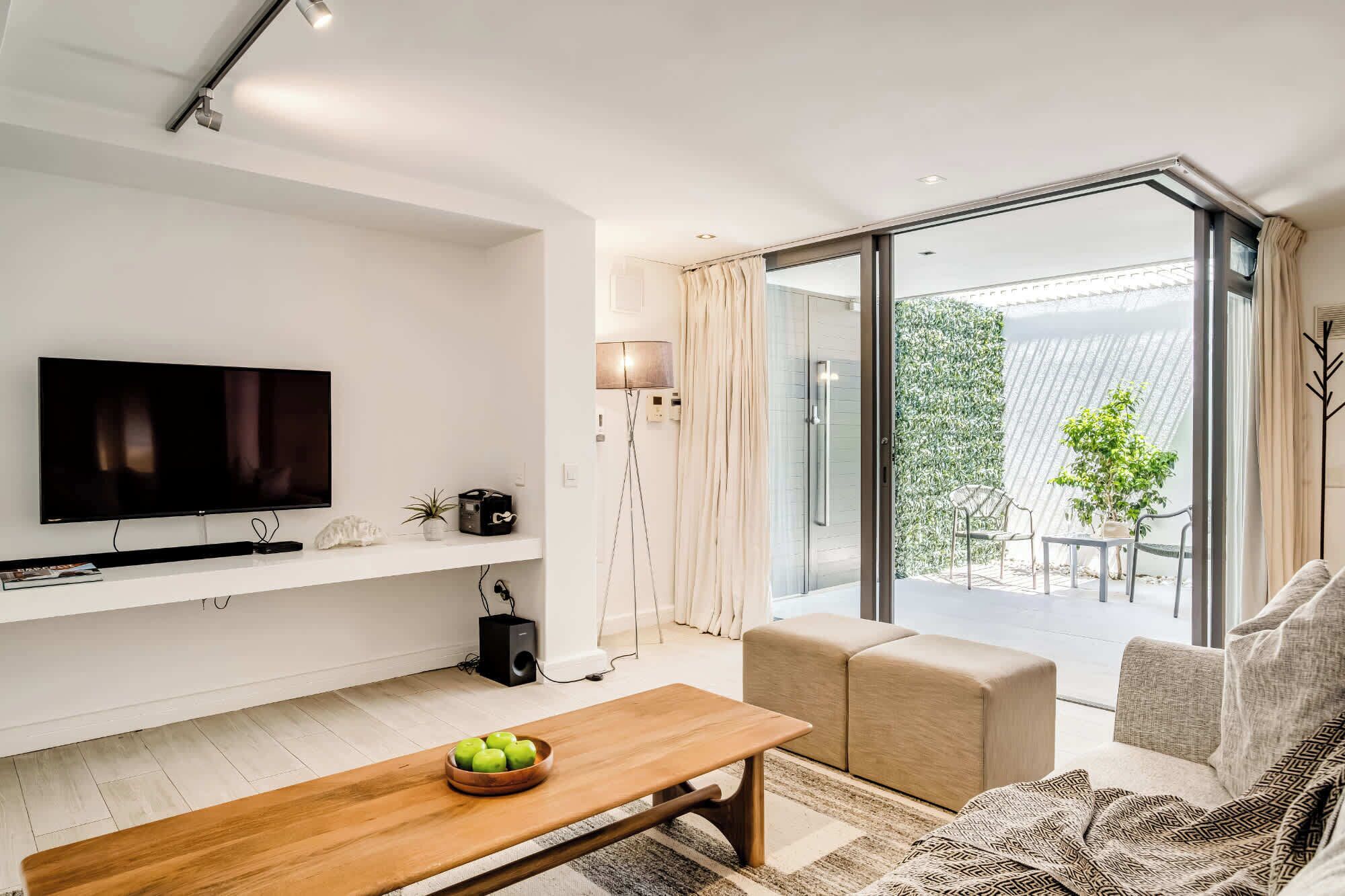 Téléviseur, bureau